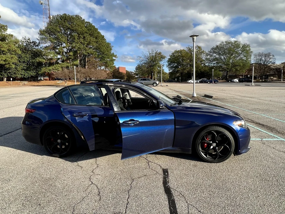 2018 Alfa Romeo Giulia - Image 14 of 31