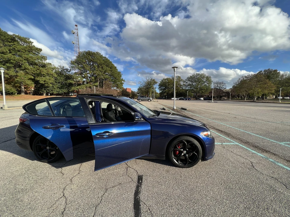 2018 Alfa Romeo Giulia - Image 15 of 31