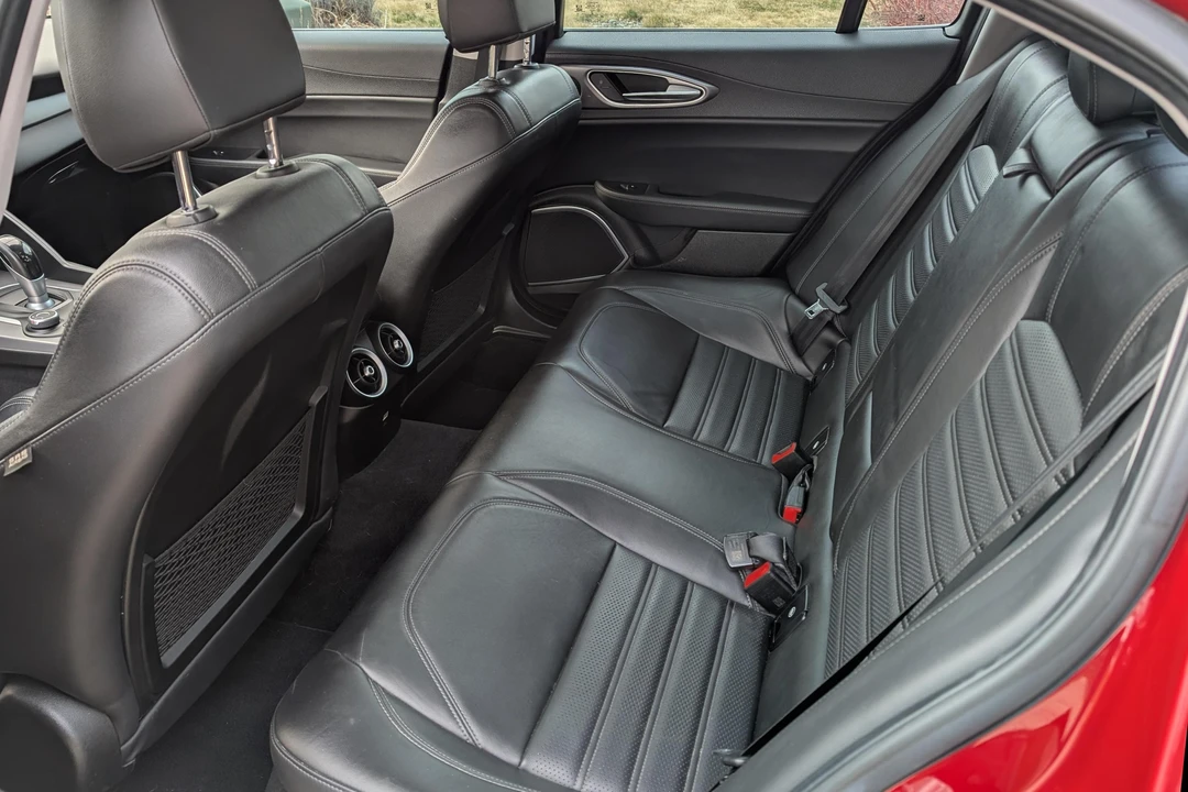 2018 Alfa Romeo Giulia - Image 30 of 31