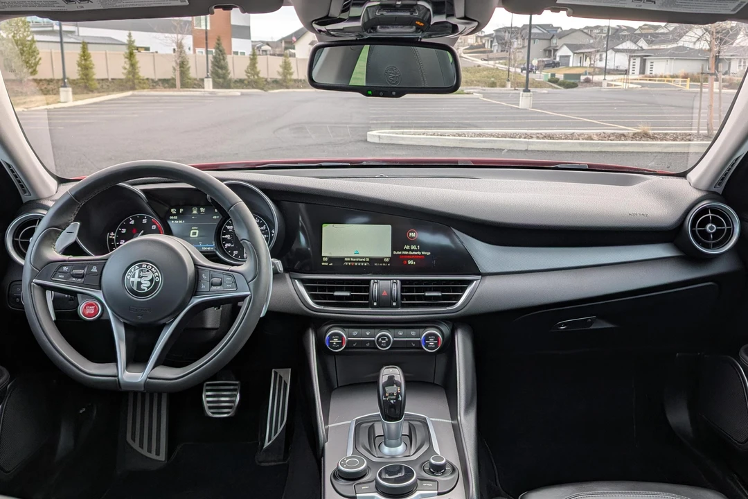 2018 Alfa Romeo Giulia - Image 28 of 31