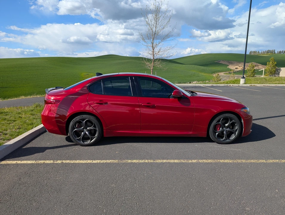 2018 Alfa Romeo Giulia - Image 14 of 31