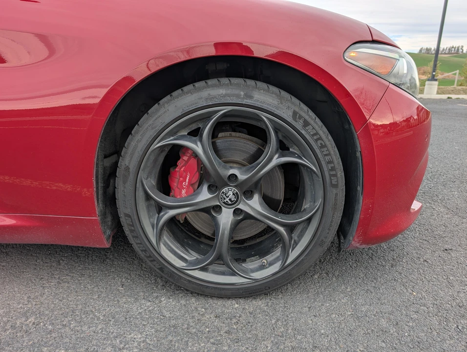 2018 Alfa Romeo Giulia - Image 27 of 31