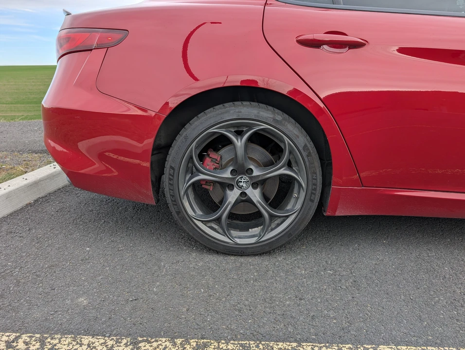 2018 Alfa Romeo Giulia - Image 26 of 31