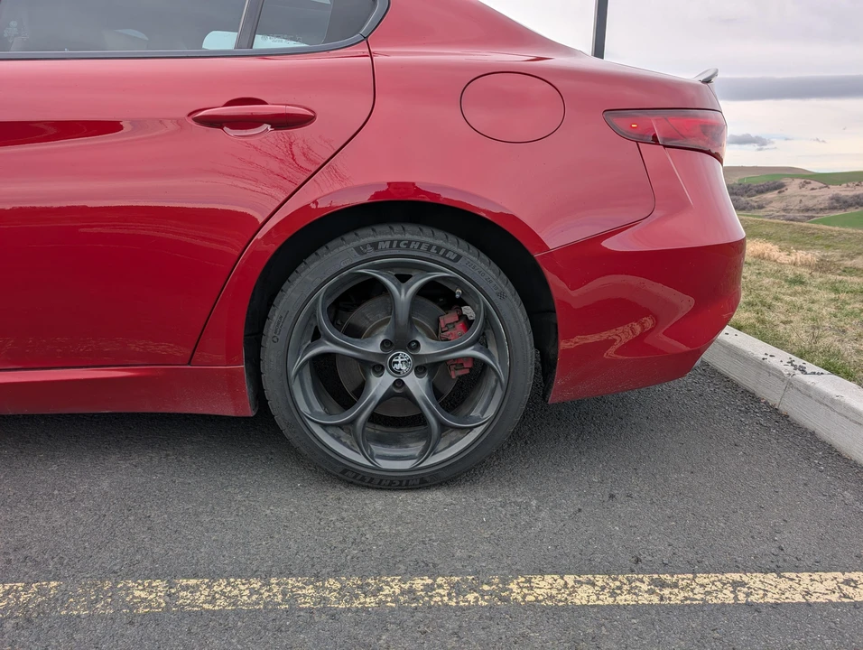 2018 Alfa Romeo Giulia - Image 25 of 31