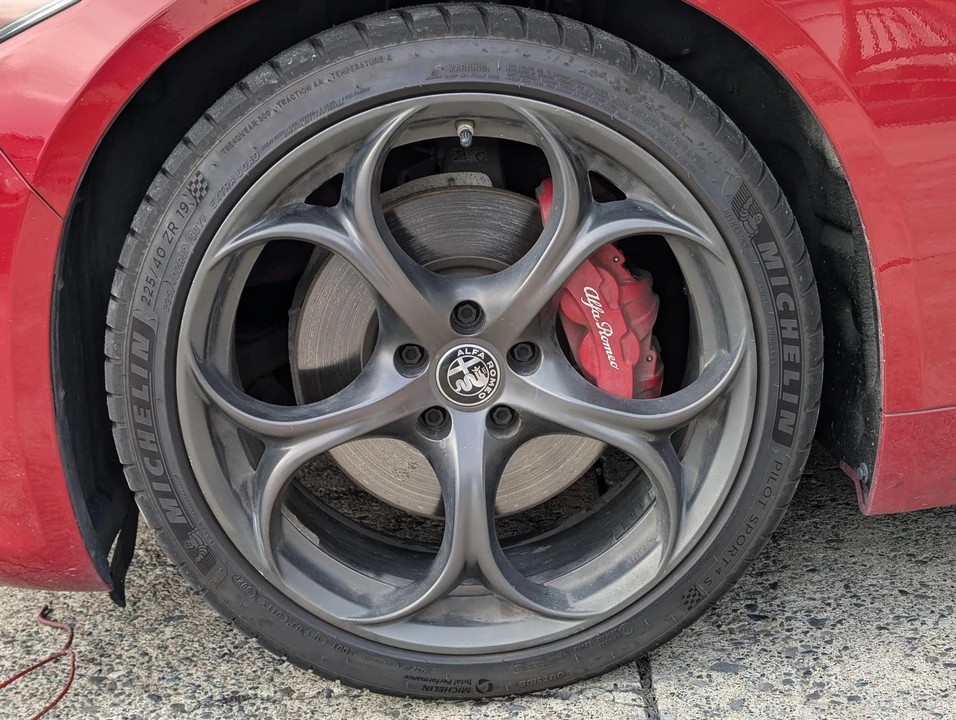 2018 Alfa Romeo Giulia - Image 24 of 31