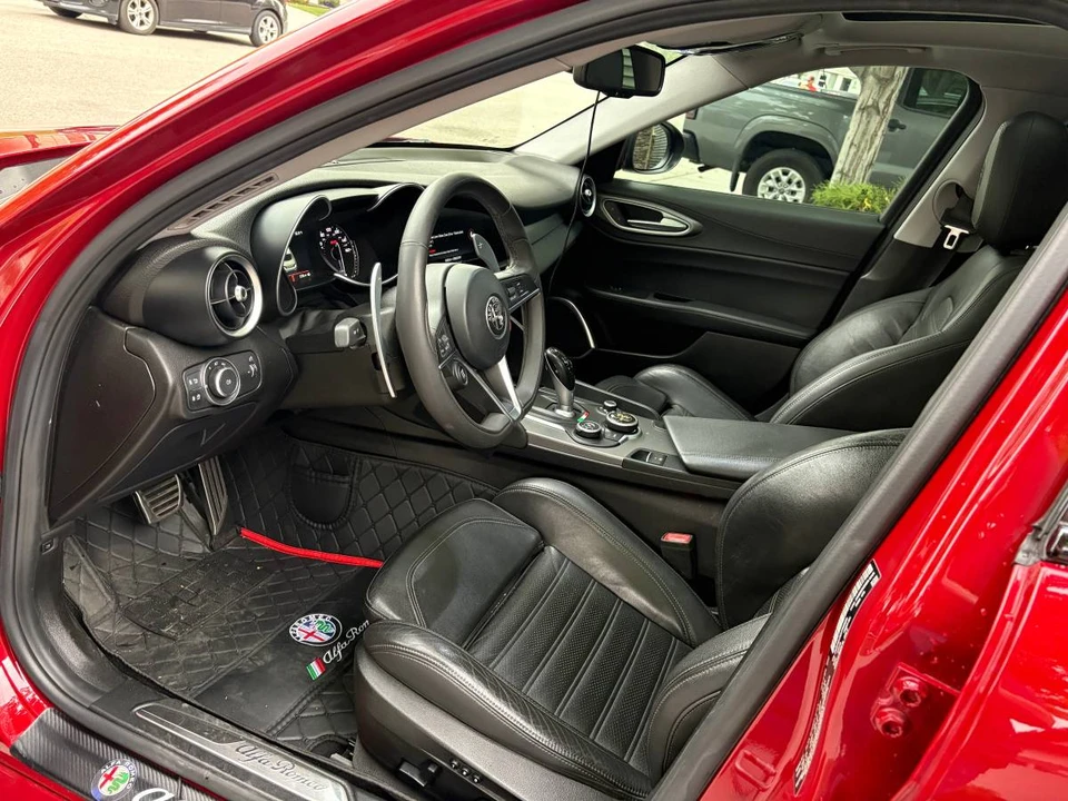 2018 Alfa Romeo Giulia - Image 8 of 18