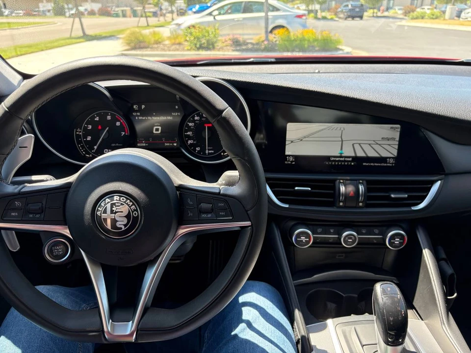 2018 Alfa Romeo Giulia - Image 12 of 23