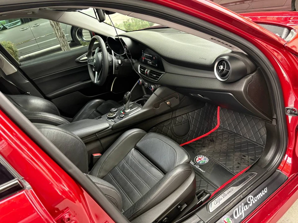 2018 Alfa Romeo Giulia - Image 9 of 18