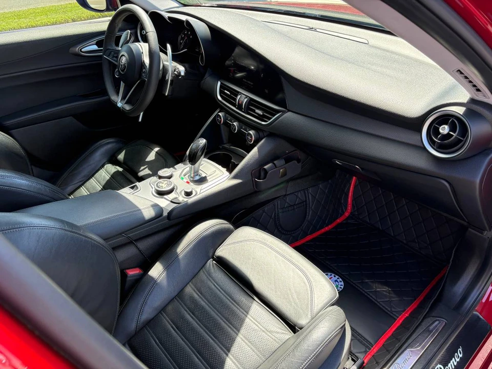 2018 Alfa Romeo Giulia - Image 7 of 23