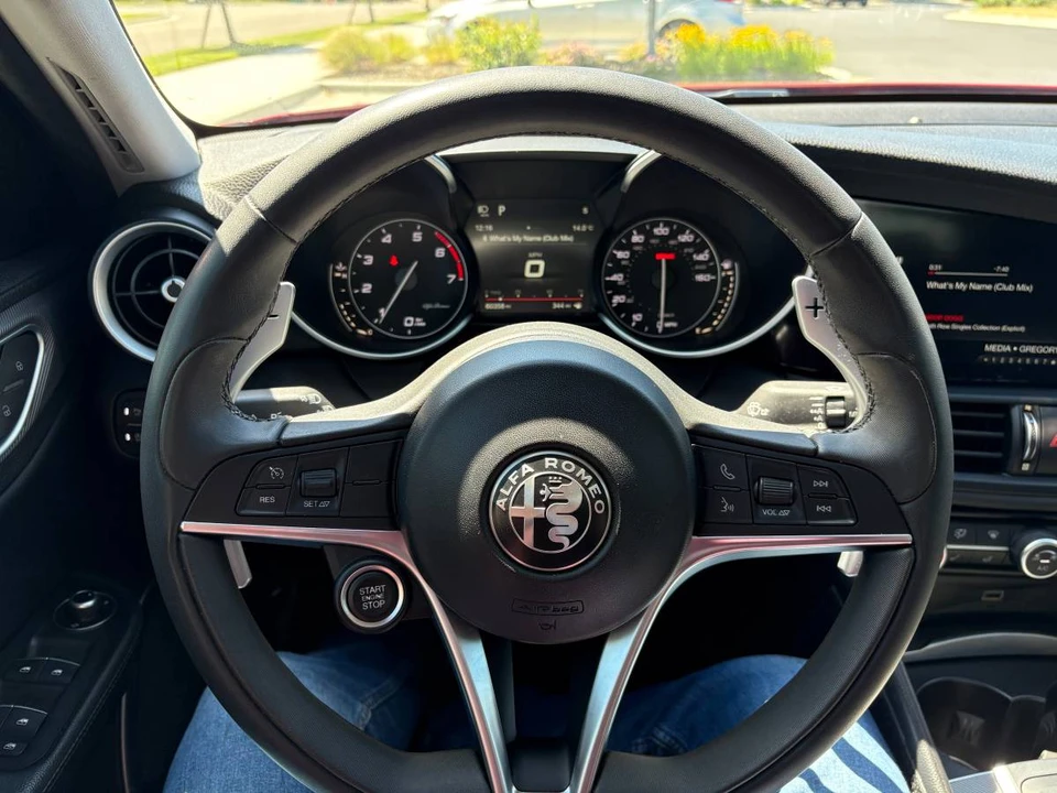 2018 Alfa Romeo Giulia - Image 11 of 23