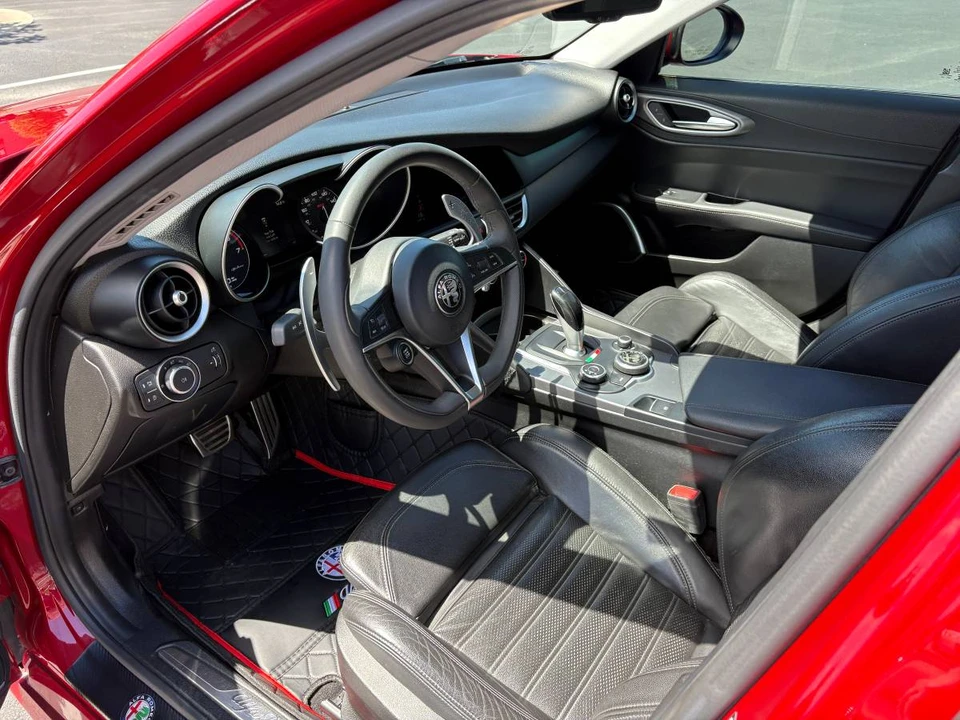 2018 Alfa Romeo Giulia - Image 10 of 23