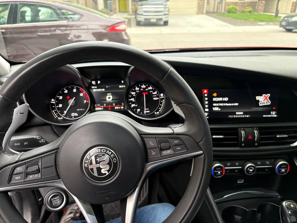 2018 Alfa Romeo Giulia - Image 14 of 18