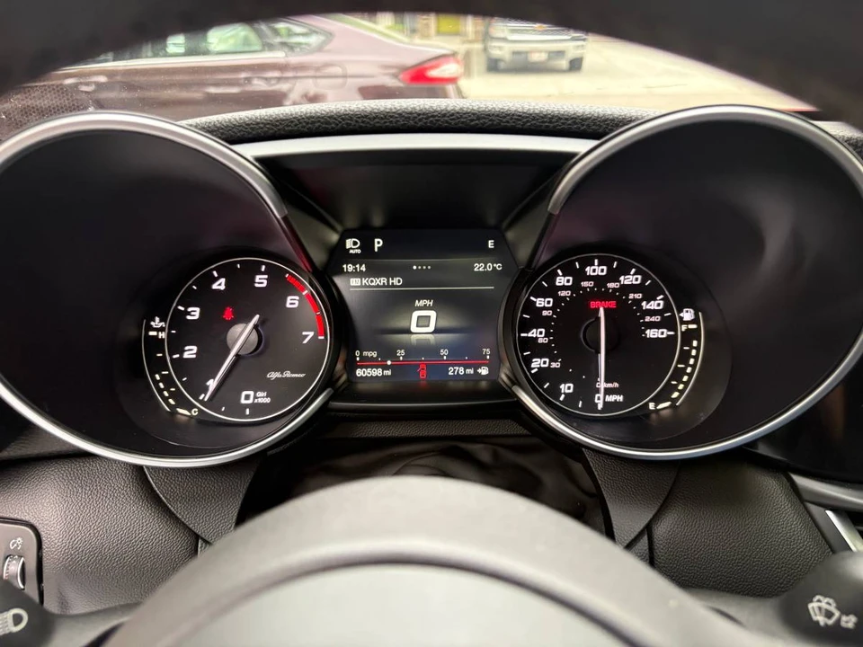 2018 Alfa Romeo Giulia - Image 13 of 18