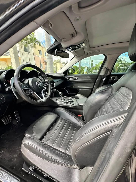 2018 Alfa Romeo Giulia - Image 13 of 14