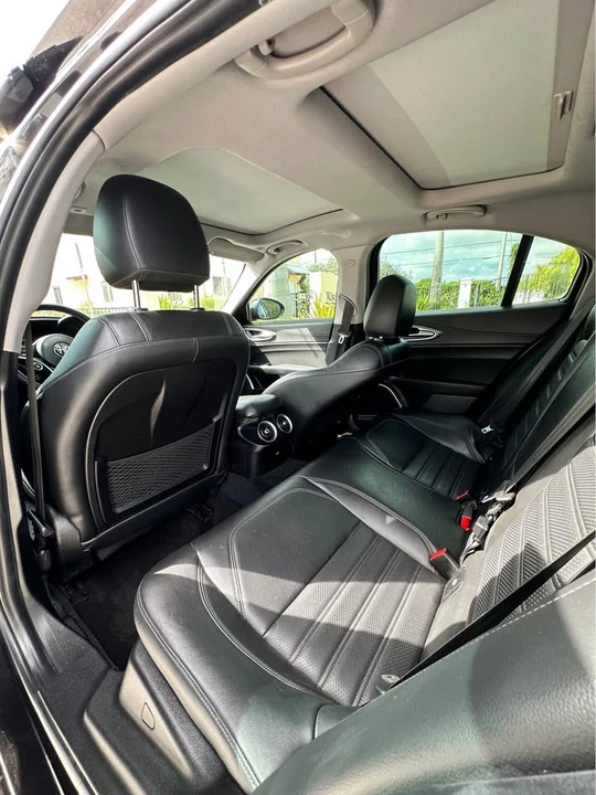 2018 Alfa Romeo Giulia - Image 14 of 14