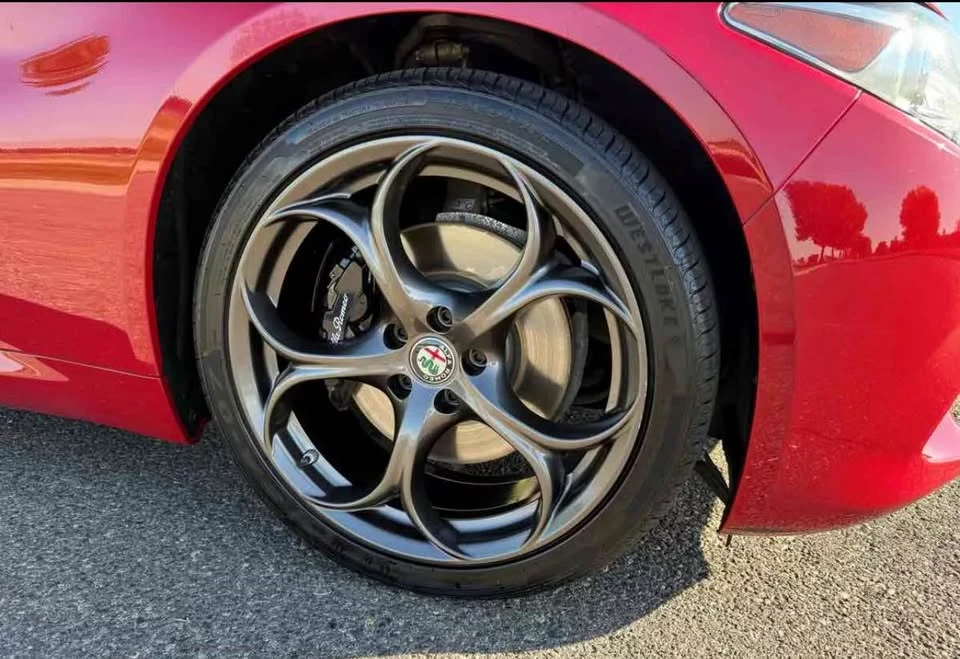 2018 Alfa Romeo Giulia - Image 7 of 8