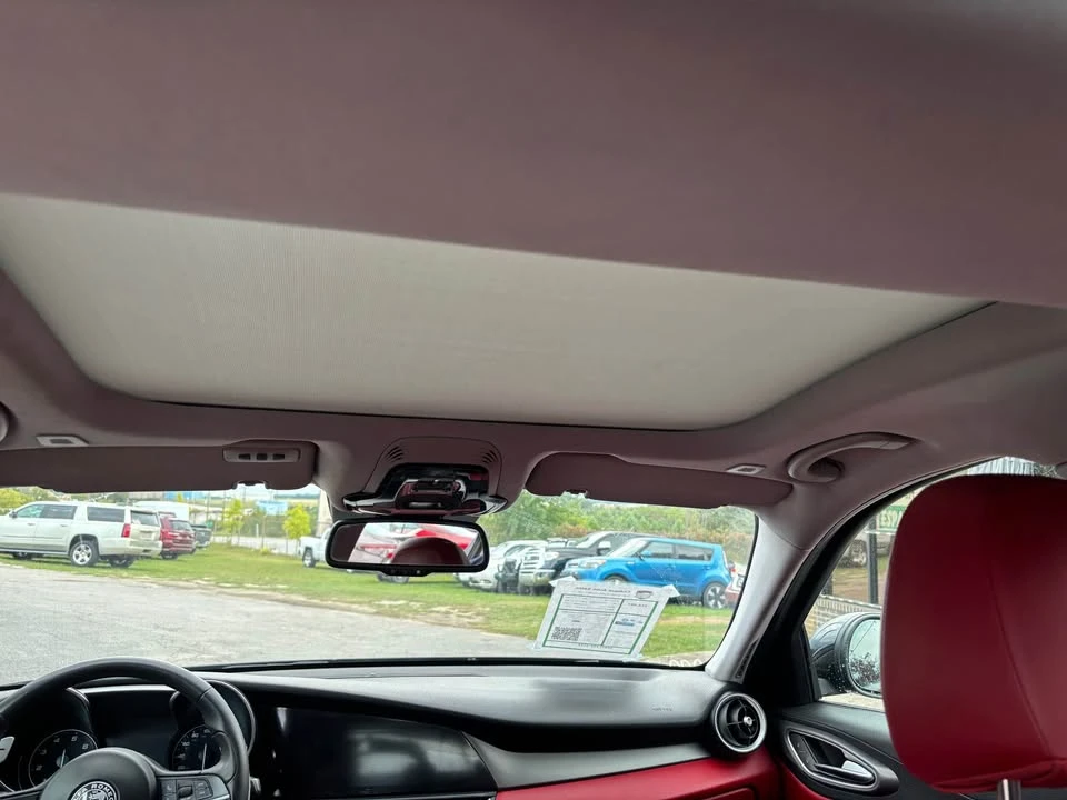 2018 Alfa Romeo Giulia - Image 13 of 14