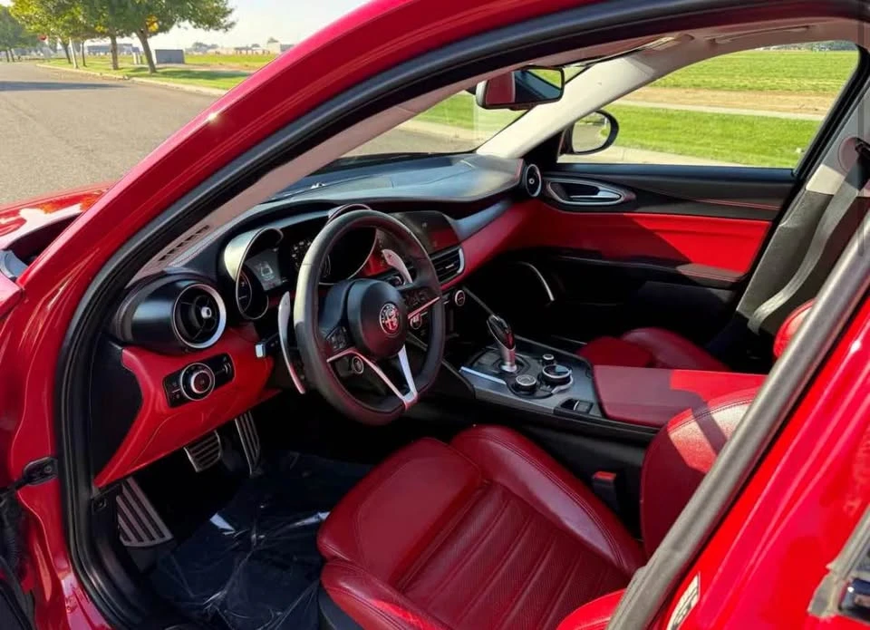 2018 Alfa Romeo Giulia - Image 5 of 8