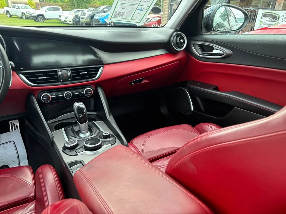 2018 Alfa Romeo Giulia - Image 14 of 14