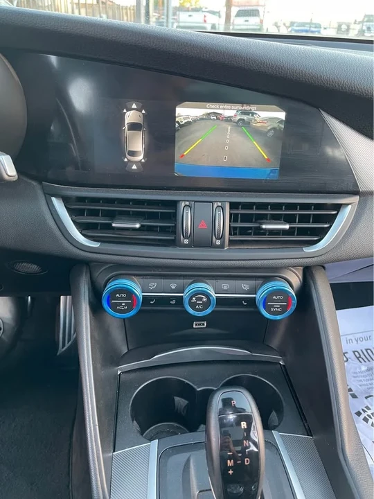 2018 Alfa Romeo Giulia - Image 15 of 15