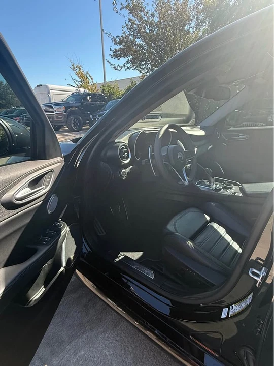 2018 Alfa Romeo Giulia - Image 5 of 11