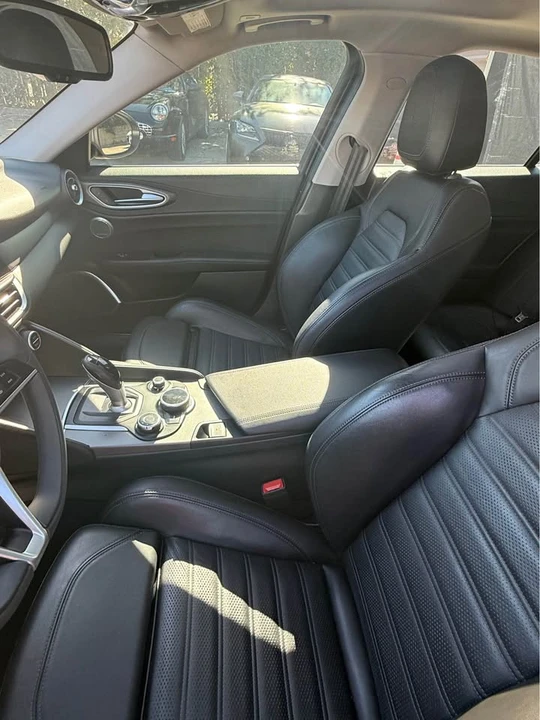 2018 Alfa Romeo Giulia - Image 7 of 11