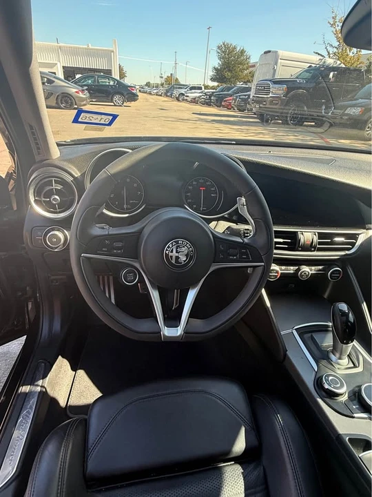 2018 Alfa Romeo Giulia - Image 8 of 11