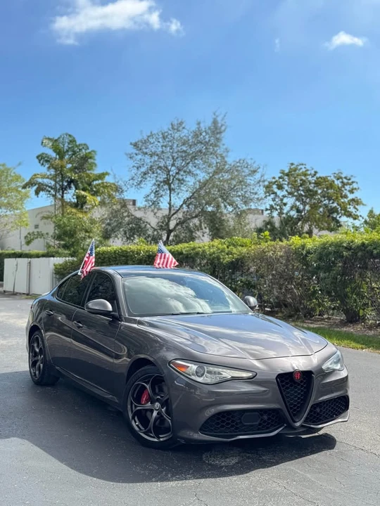 2018 Alfa Romeo Giulia - Image 17 of 19