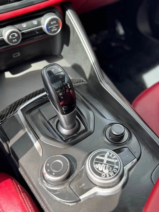 2018 Alfa Romeo Giulia - Image 10 of 19