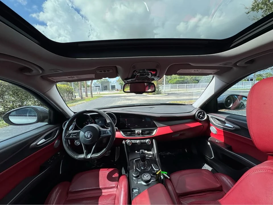 2018 Alfa Romeo Giulia - Image 16 of 19