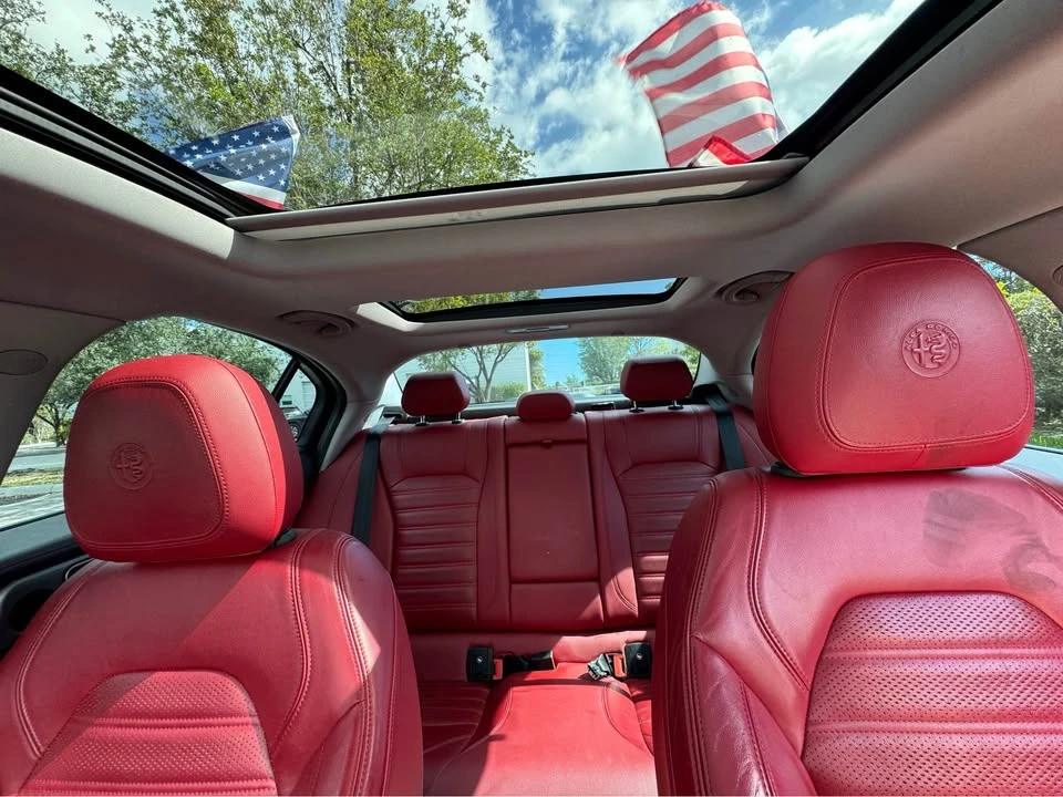 2018 Alfa Romeo Giulia - Image 12 of 19