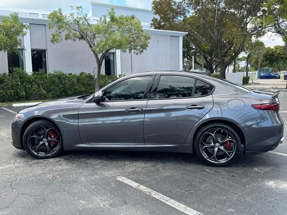 2018 Alfa Romeo Giulia - Image 11 of 12