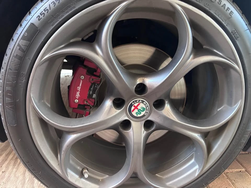 2018 Alfa Romeo Giulia - Image 16 of 18