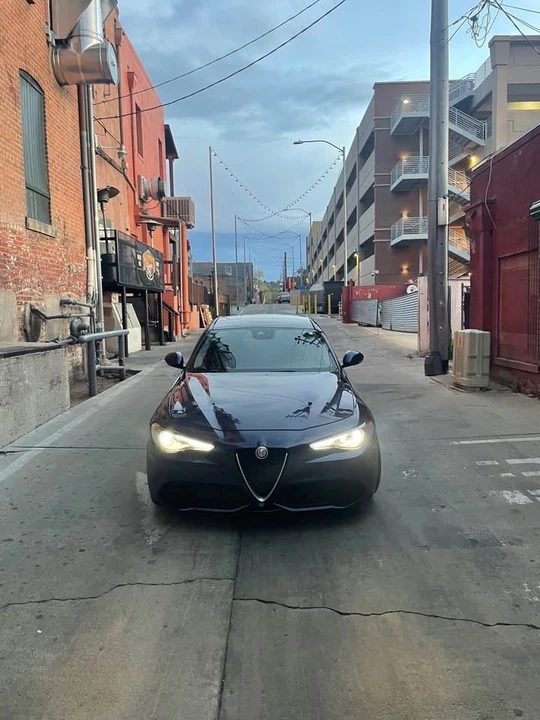 2018 Alfa Romeo Giulia - Image 17 of 18