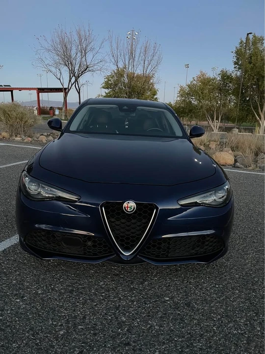 2018 Alfa Romeo Giulia - Image 15 of 18
