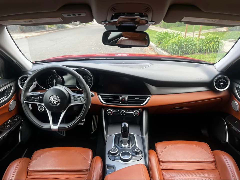 2018 Alfa Romeo Giulia - Image 10 of 18