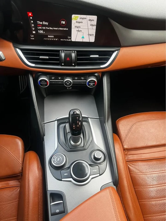 2018 Alfa Romeo Giulia - Image 16 of 18