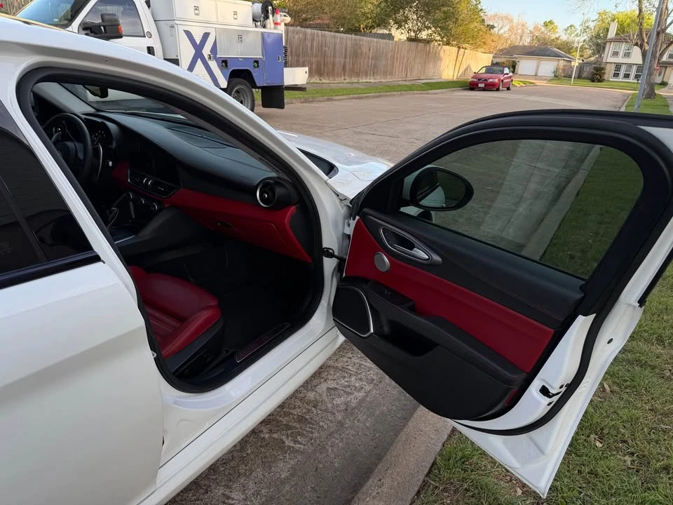 2018 Alfa Romeo Giulia - Image 12 of 18