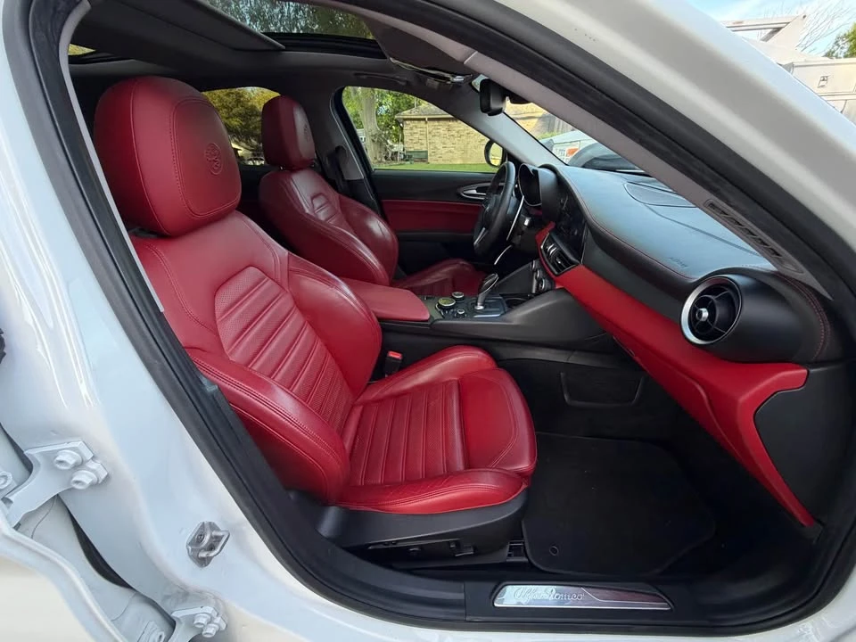 2018 Alfa Romeo Giulia - Image 13 of 18