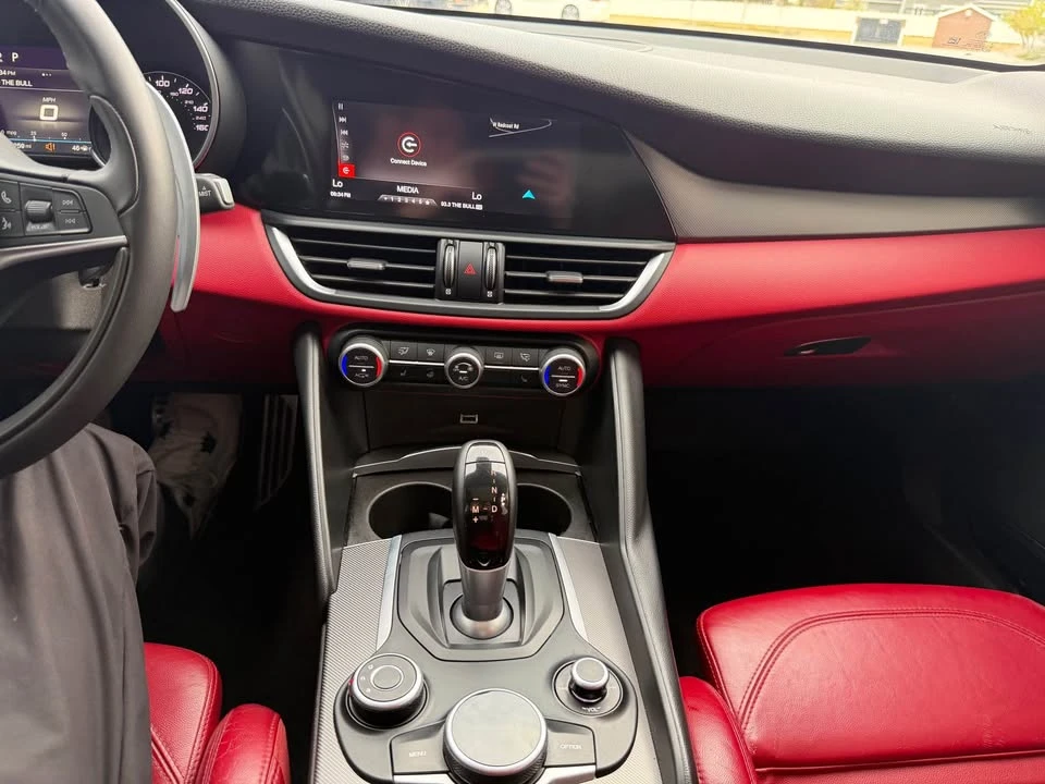 2018 Alfa Romeo Giulia - Image 16 of 19