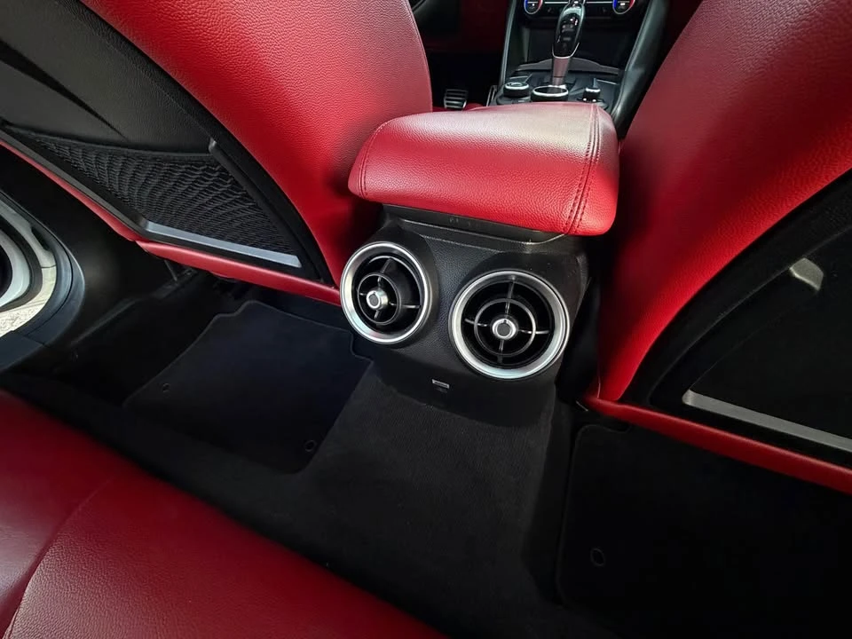 2018 Alfa Romeo Giulia - Image 11 of 18