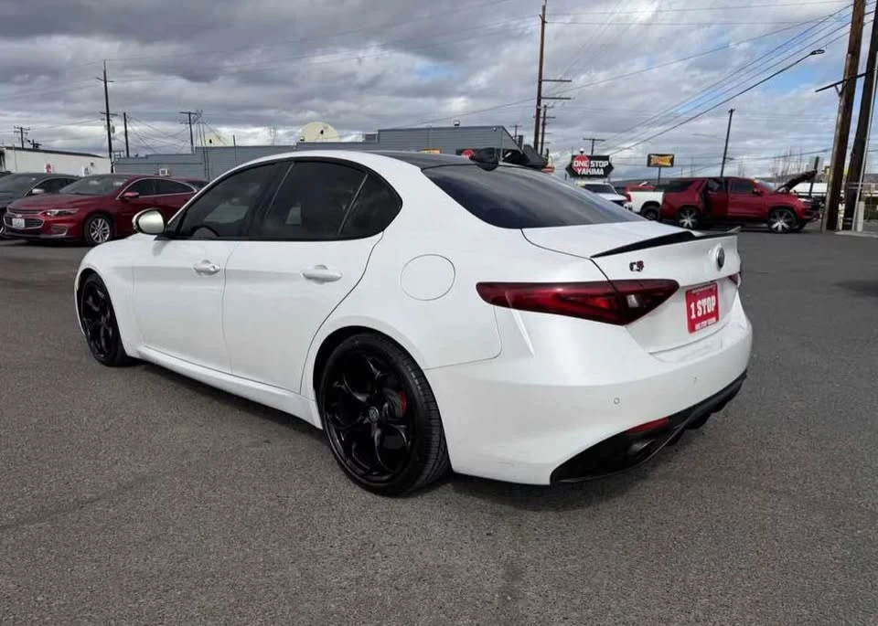2018 Alfa Romeo Giulia - Image 6 of 11