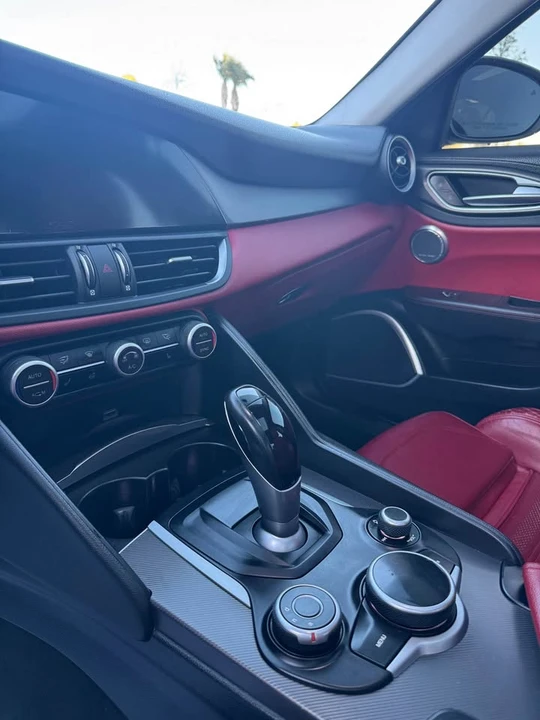 2018 Alfa Romeo Giulia - Image 12 of 20
