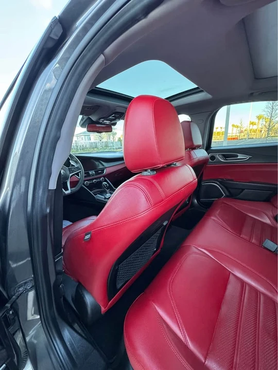 2018 Alfa Romeo Giulia - Image 15 of 20