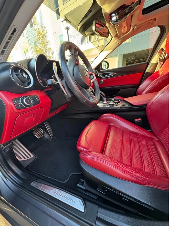 2018 Alfa Romeo Giulia - Image 17 of 20