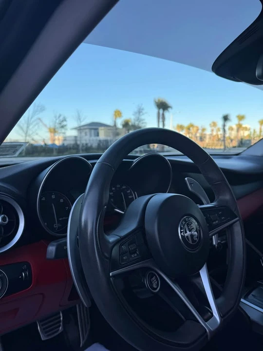 2018 Alfa Romeo Giulia - Image 10 of 20