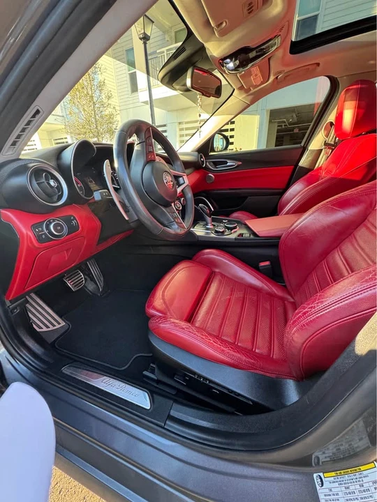 2018 Alfa Romeo Giulia - Image 16 of 20