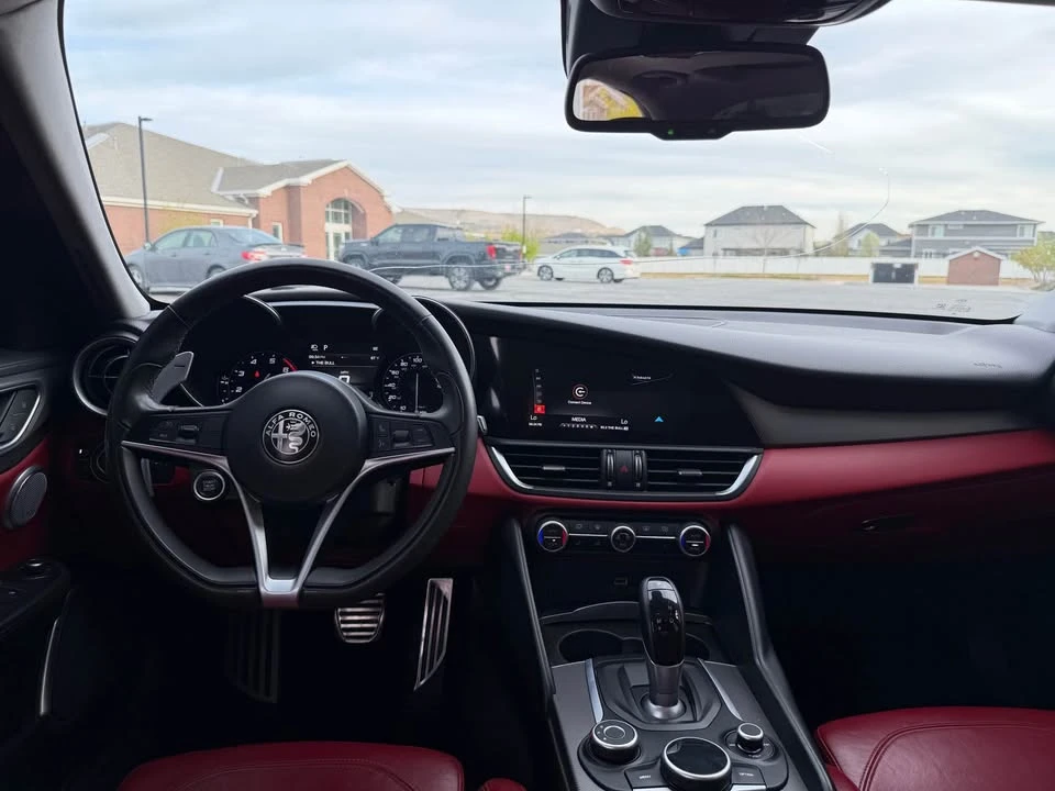 2018 Alfa Romeo Giulia - Image 15 of 19