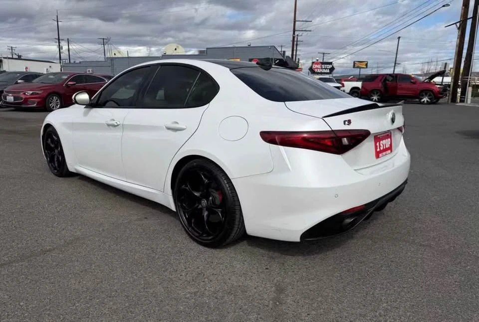 2018 Alfa Romeo Giulia - Image 6 of 11