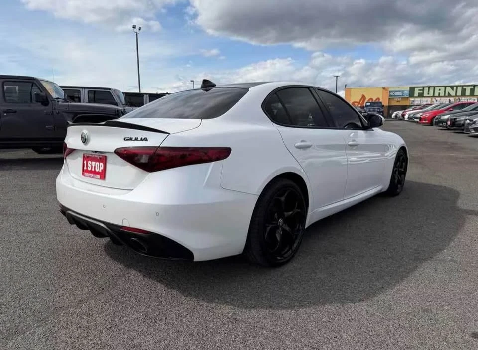 2018 Alfa Romeo Giulia - Image 5 of 11